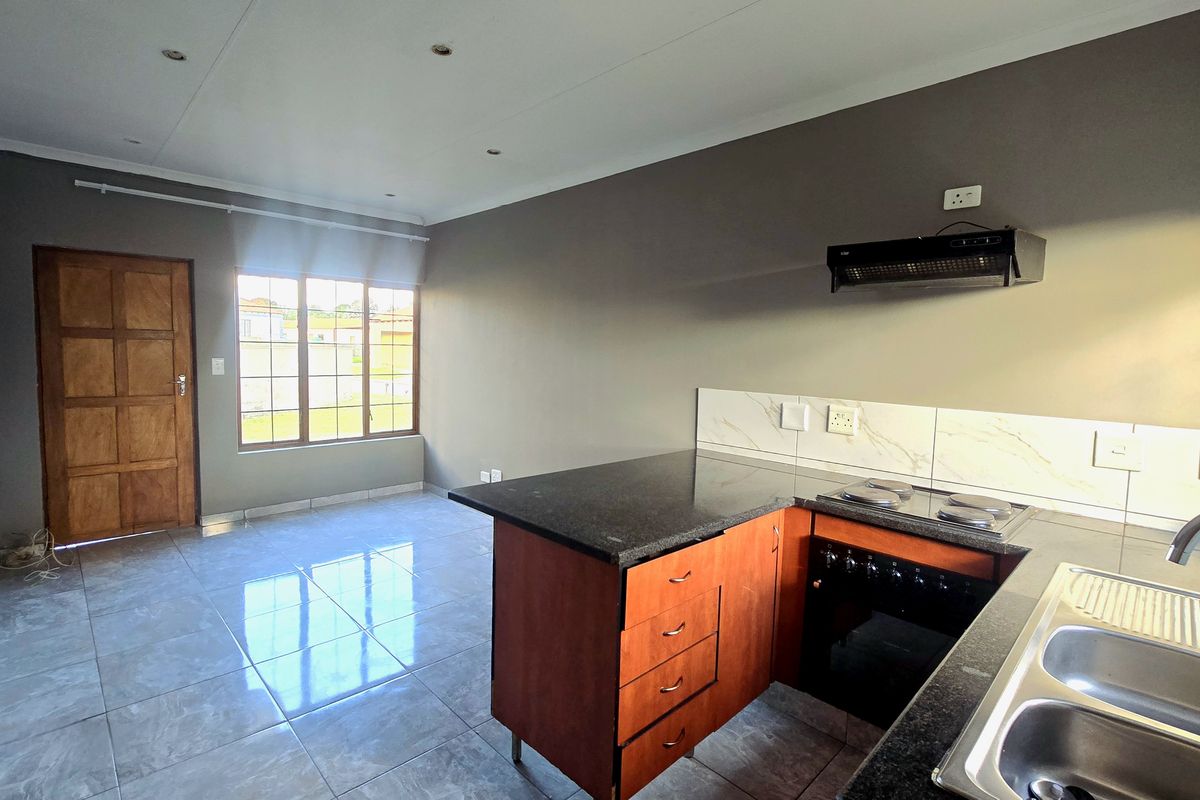 Modern 3-Bed, 2-Bath Home with Double Garage in Secure Estate - Photo 5