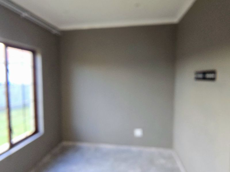 Modern 3-Bed, 2-Bath Home with Double Garage in Secure Estate - Photo 9