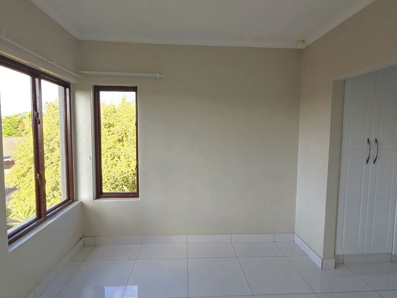 Modern 3-Bed, 2-Bath Home with Double Garage in Secure Estate - Photo 3