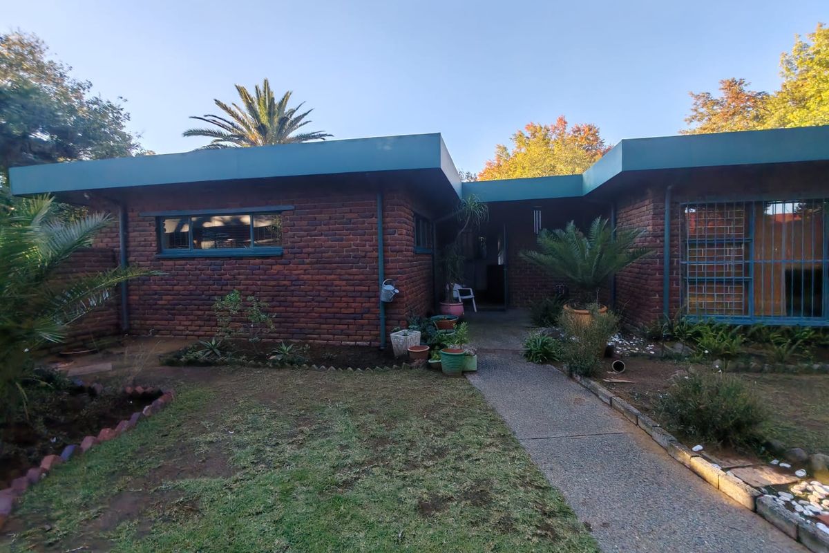 Facebrick 4 bedroom house for sale in Ext 23 - Photo 2