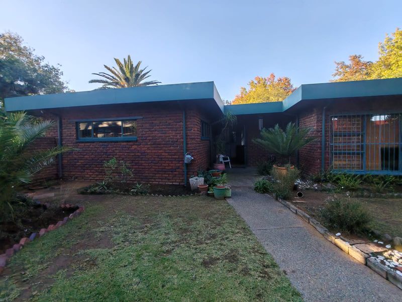 Facebrick 4 bedroom house for sale in Ext 23 - Photo 2