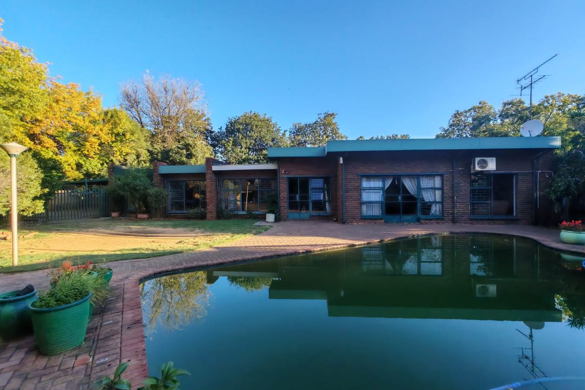 Facebrick 4 bedroom house for sale in Ext 23 - Photo 3