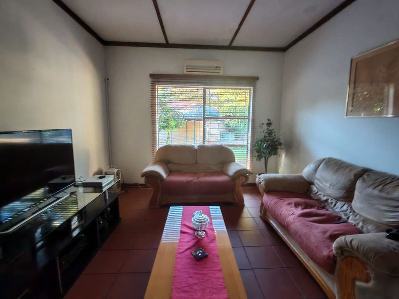 Facebrick 4 bedroom house for sale in Ext 23 - Photo 10