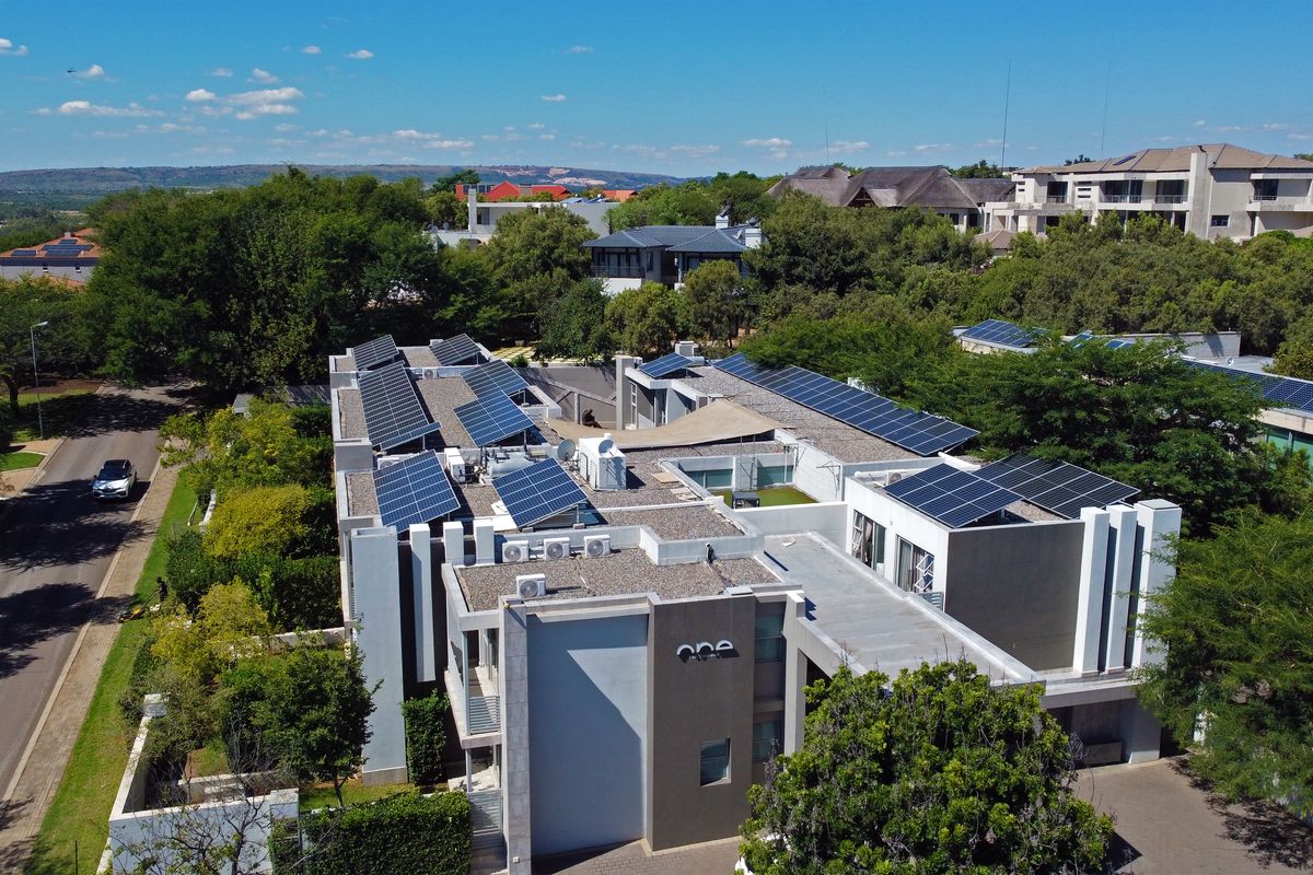 Exclusive Guesthouse for Sale in Prestigious Silver Lakes Game Reserve!!! - Photo 2