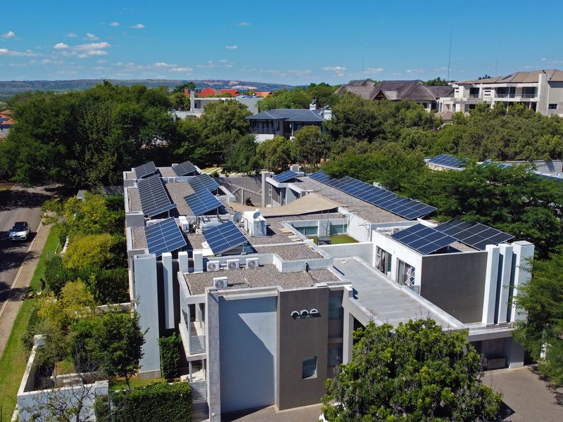 Exclusive Guesthouse for Sale in Prestigious Silver Lakes Game Reserve!!! - Photo 2