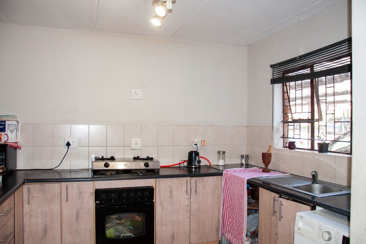 2 Bed Ground Floor  in Vorna Valley For R899 999 - Photo 2