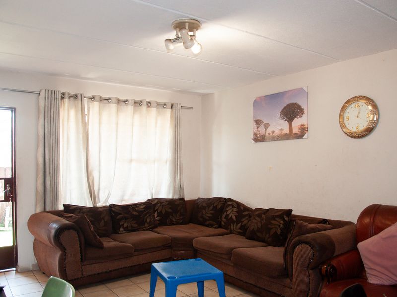 2 Bed Ground Floor  in Vorna Valley For R899 999 - Photo 4