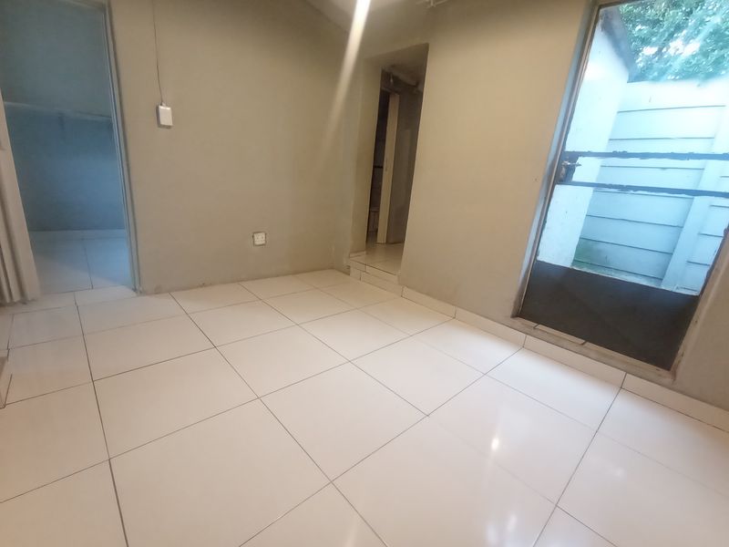 1 Bedroom Cottage to Rent in Florida North - Photo 9