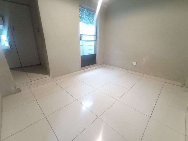 1 Bedroom Cottage to Rent in Florida North - Photo 8