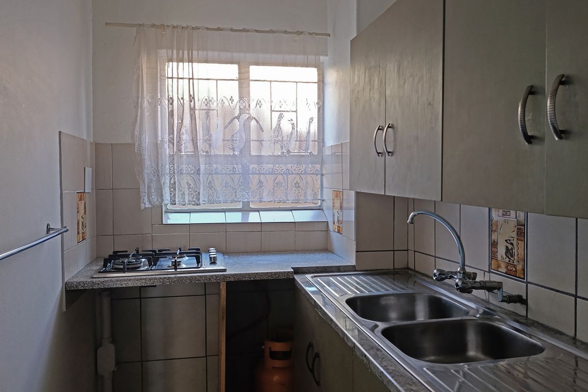 Investors Gem in Rietfontein Modern Townhouse with Fibre and Private Garden! - Photo 4