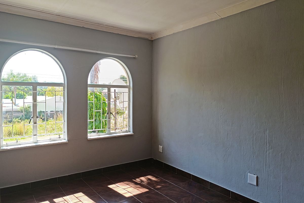 Investors Gem in Rietfontein Modern Townhouse with Fibre and Private Garden! - Photo 5