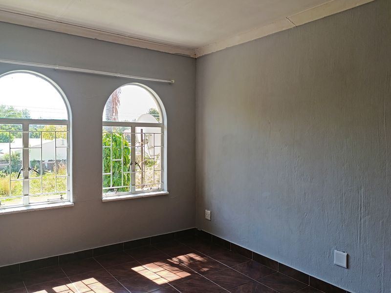 Investors Gem in Rietfontein Modern Townhouse with Fibre and Private Garden! - Photo 5