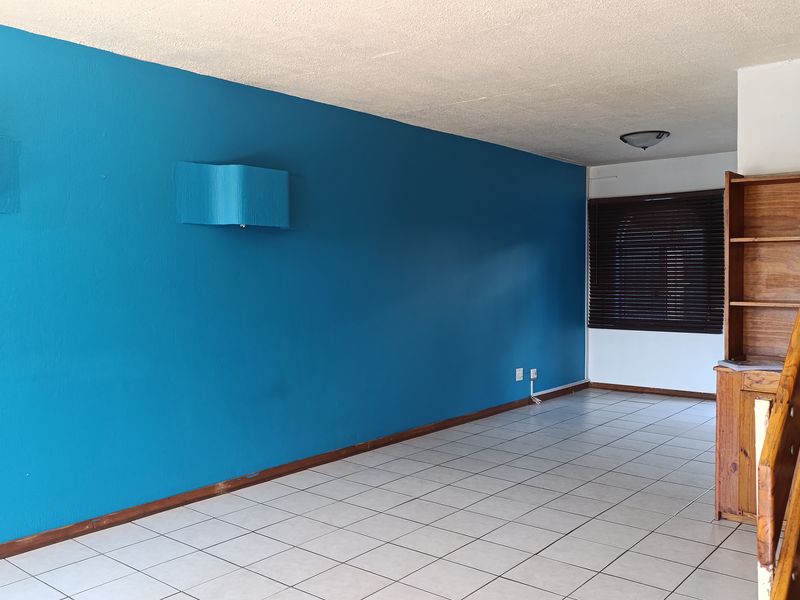 Investors Gem in Rietfontein Modern Townhouse with Fibre and Private Garden! - Photo 3