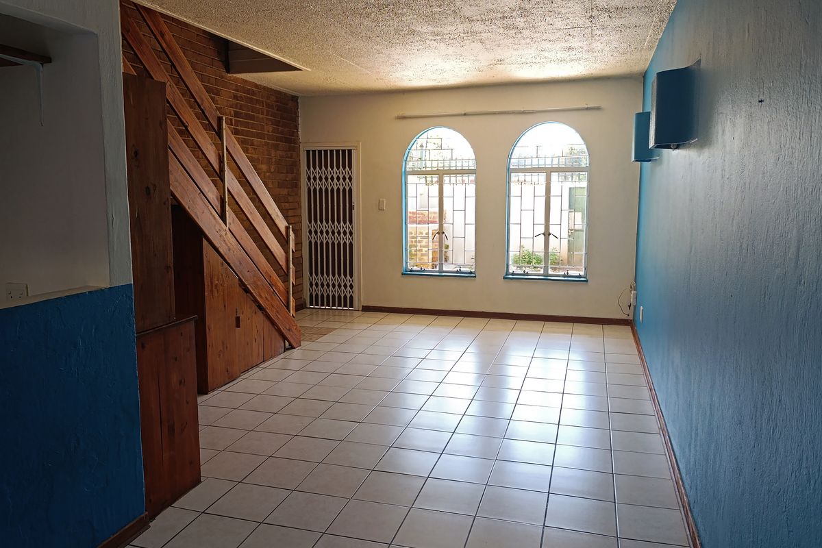Investors Gem in Rietfontein Modern Townhouse with Fibre and Private Garden! - Photo 2