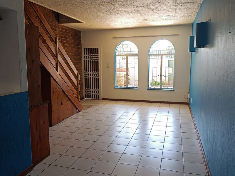 Investors Gem in Rietfontein Modern Townhouse with Fibre and Private Garden! - Photo 2