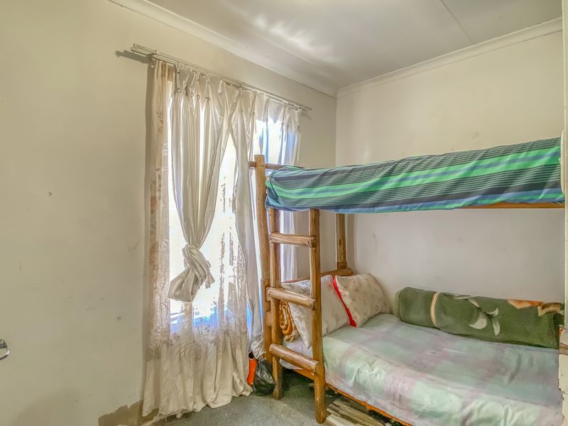 Charming 3-Bedroom Home with Expansion Potential – Ideal Location - Photo 8