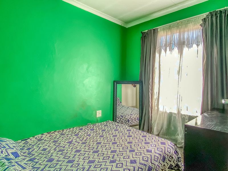 Charming 3-Bedroom Home with Expansion Potential – Ideal Location - Photo 9