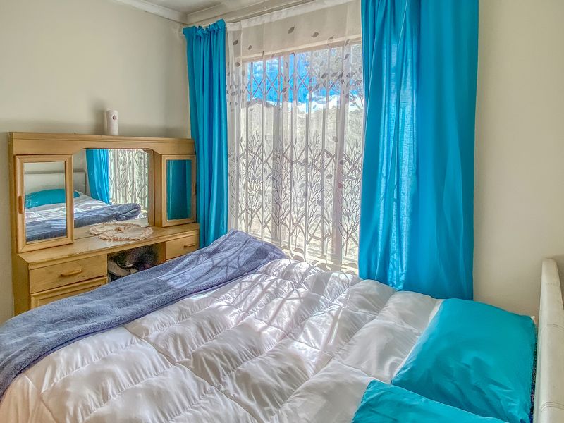 Charming 3-Bedroom Home with Expansion Potential – Ideal Location - Photo 6