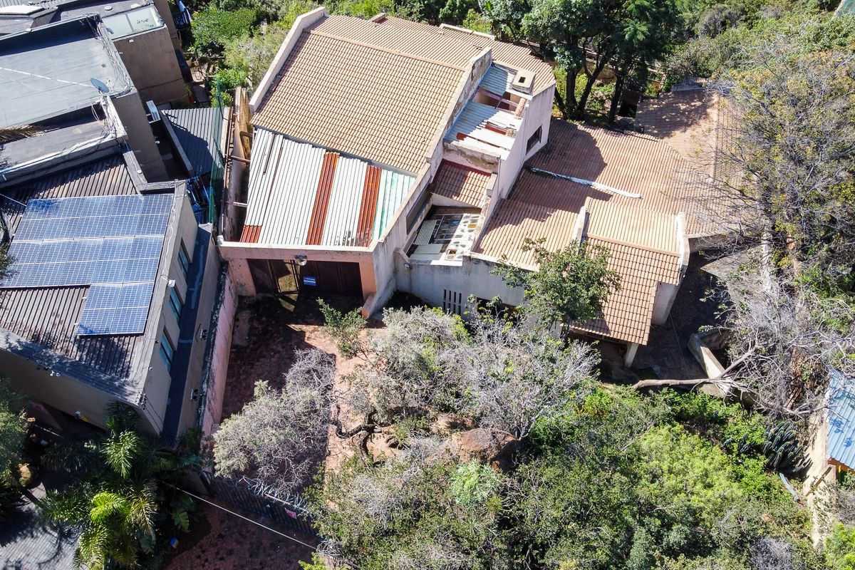 Renovate or Rebuild with Spectacular Views - Photo 4