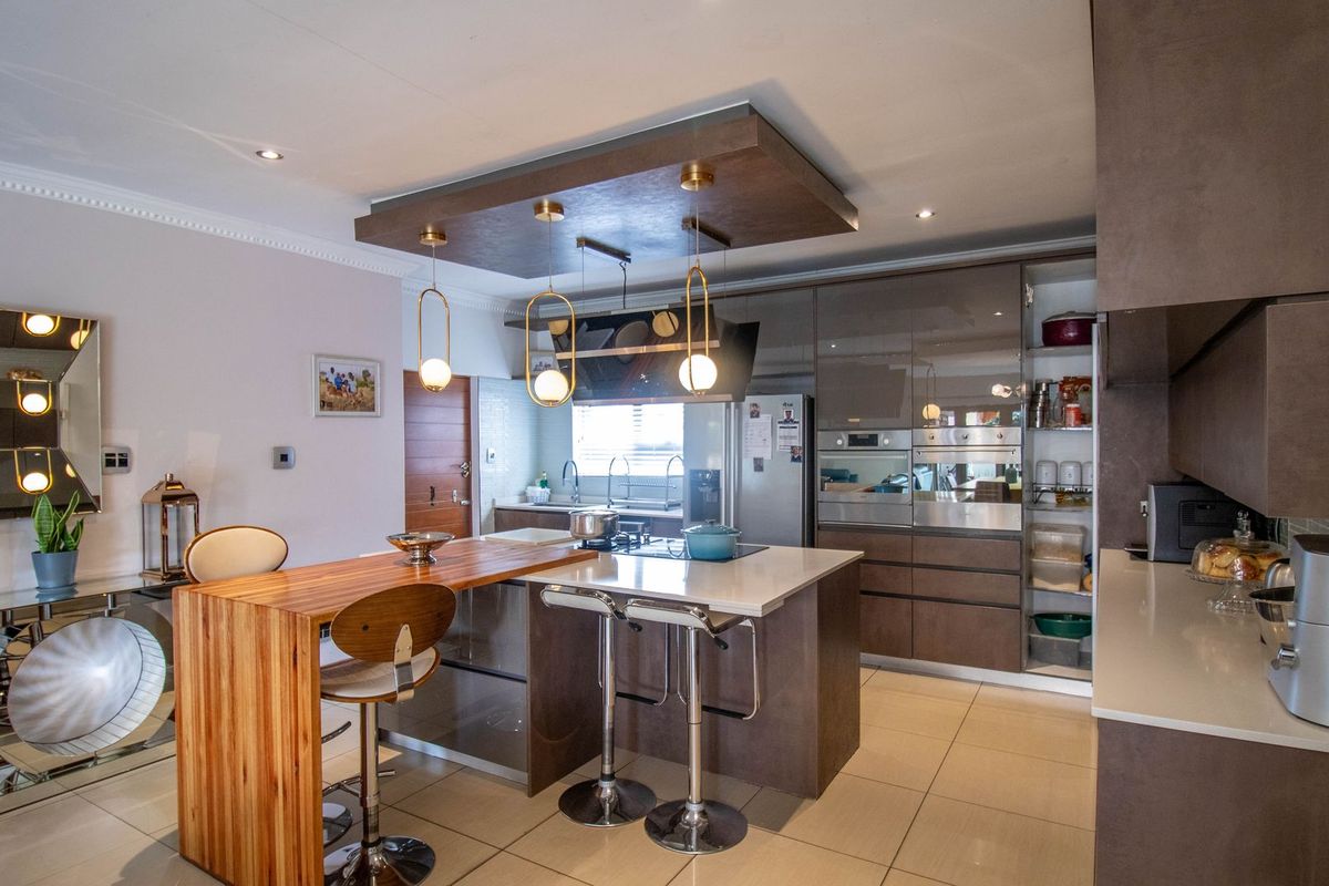 Stunning House in Secure Estate - Photo 2