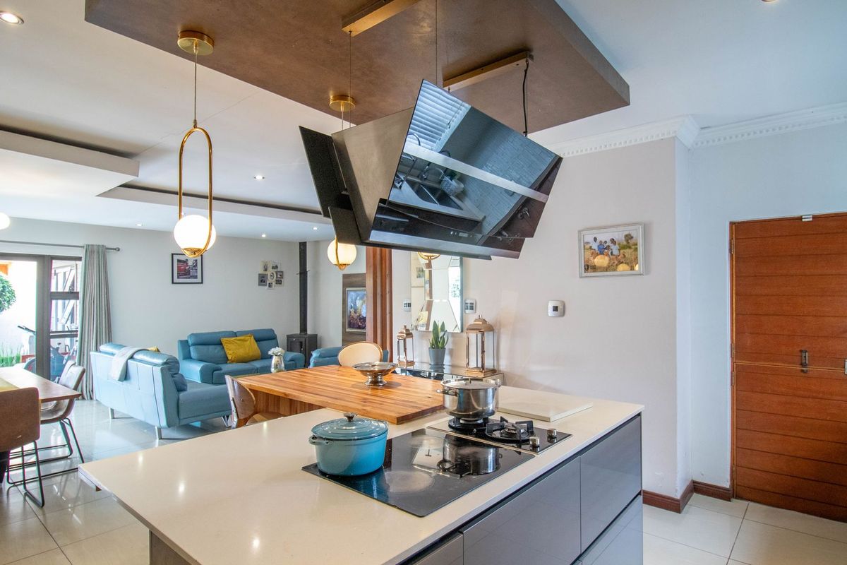 Stunning House in Secure Estate - Photo 4