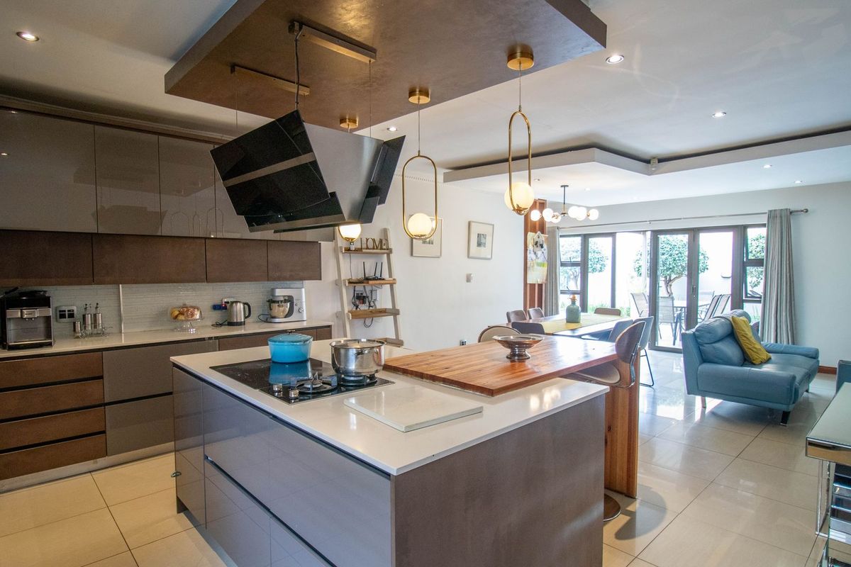 Stunning House in Secure Estate - Photo 3