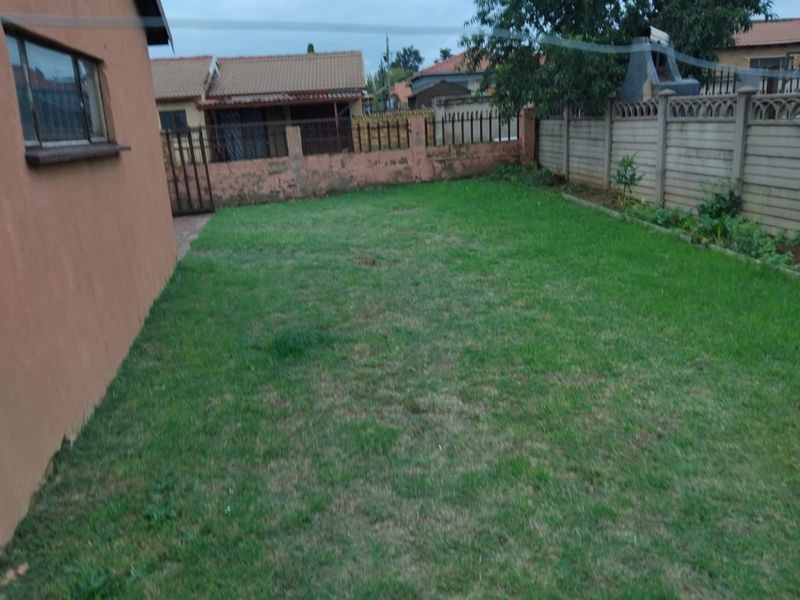 COZY 2 BEDROOM HOUSE - Photo 6