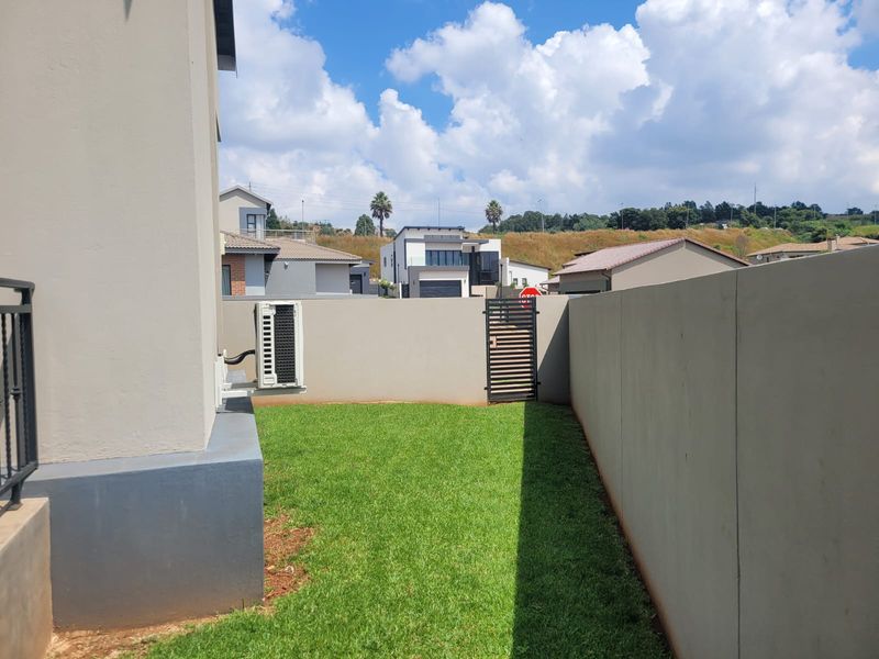 Charming and comfortable home in secure estate - Photo 8
