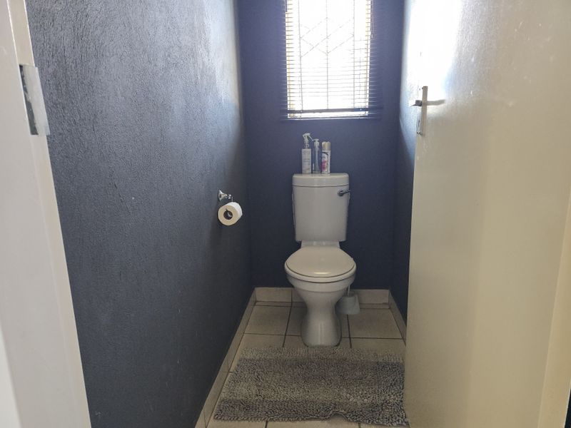 **Charming 2-Bedroom House in Freedom Park, Rustenburg – Your Dream Home Awaits!** - Photo 10