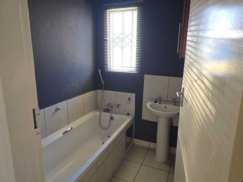 **Charming 2-Bedroom House in Freedom Park, Rustenburg – Your Dream Home Awaits!** - Photo 9