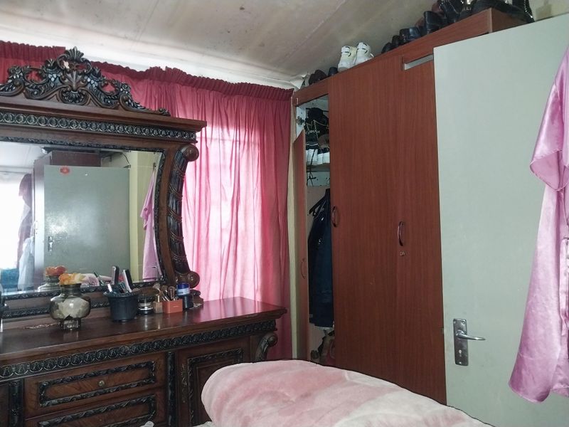 Renovation Gem – Unleash Your Creativity in This 2 Bedroom Fixer‐Upper! - Photo 10