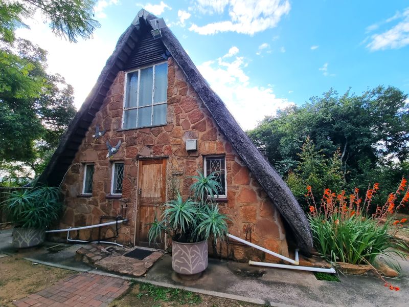 Utopia Nature Estate - Charming 1-Bedroom  Bed & Breakfast or Weekend Getaway! - Photo 4