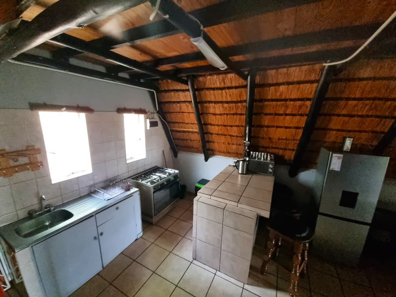 Utopia Nature Estate - Charming 1-Bedroom  Bed & Breakfast or Weekend Getaway! - Photo 9