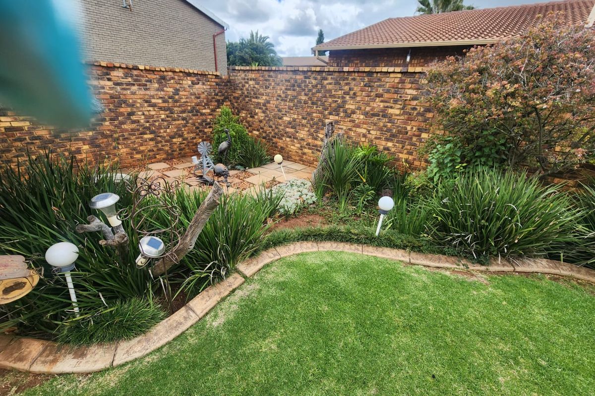 Loads of Character and Charm - Simplex Unit - Photo 3