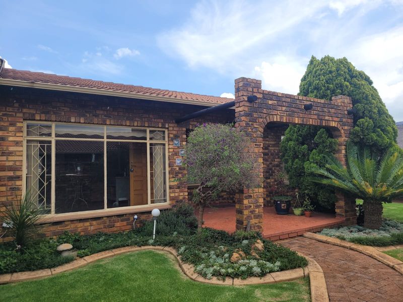 Loads of Character and Charm - Simplex Unit - Photo 4