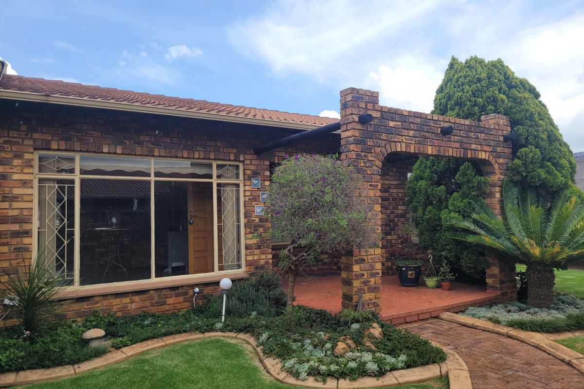 Loads of Character and Charm - Simplex Unit - Photo 4