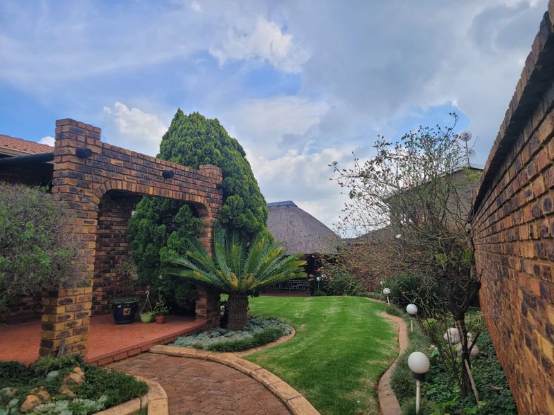 Loads of Character and Charm - Simplex Unit - Photo 5