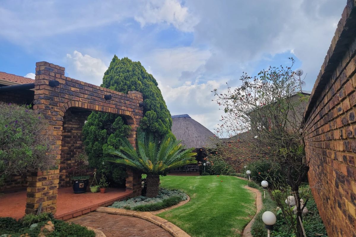 Loads of Character and Charm - Simplex Unit - Photo 5