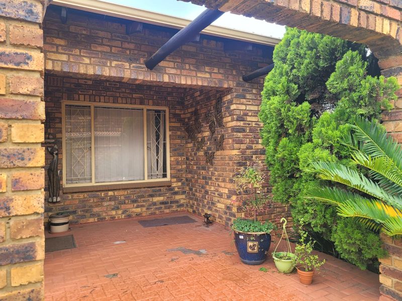 Loads of Character and Charm - Simplex Unit - Photo 7