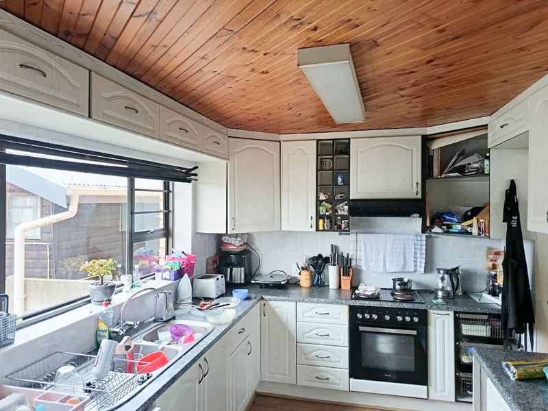 Two homes with separate entrances and spectacular sea views - Photo 5