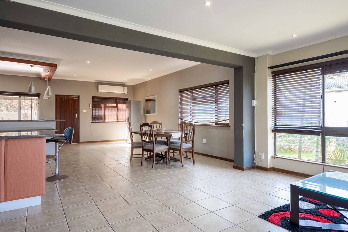 Spacious home in Freeland Park - Photo 4