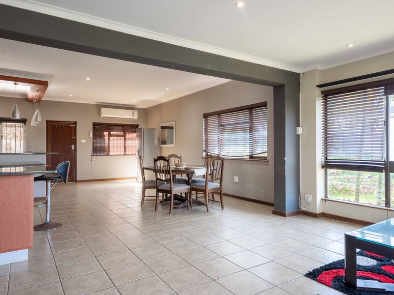 Spacious home in Freeland Park - Photo 4