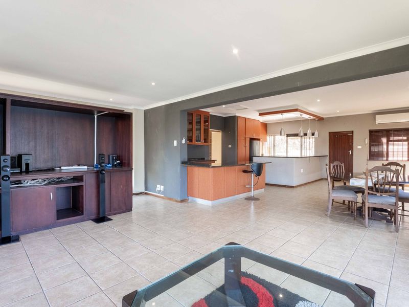Spacious home in Freeland Park - Photo 2