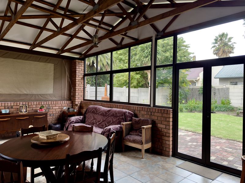 Stylish Eco Home with Solar, Water Backup, and Garden Oasis. - Photo 9