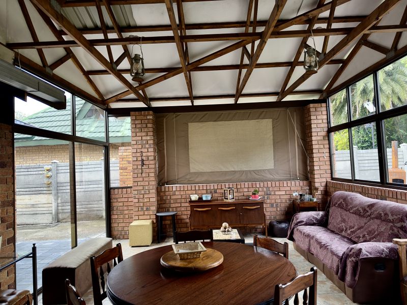 Stylish Eco Home with Solar, Water Backup, and Garden Oasis. - Photo 8