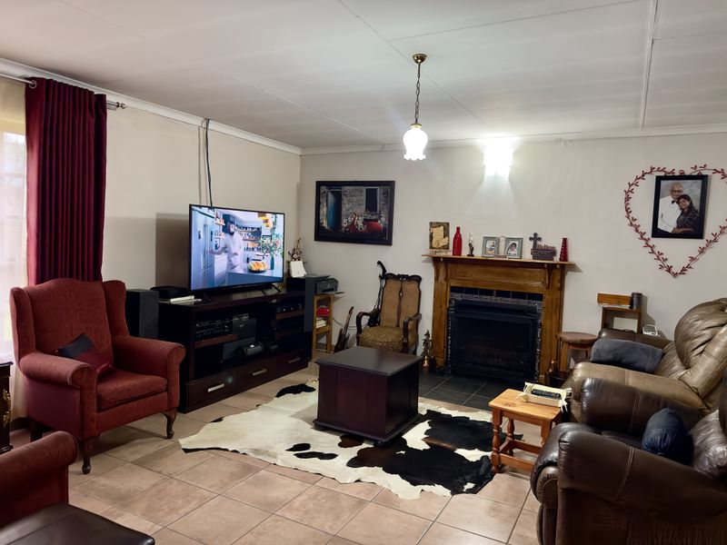 Stylish Eco Home with Solar, Water Backup, and Garden Oasis. - Photo 6