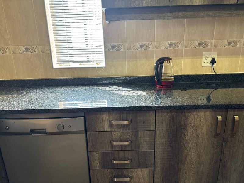 For Sale 3 Bedroom House with a 1 Bedroom cottage on a Double Stand - Photo 7