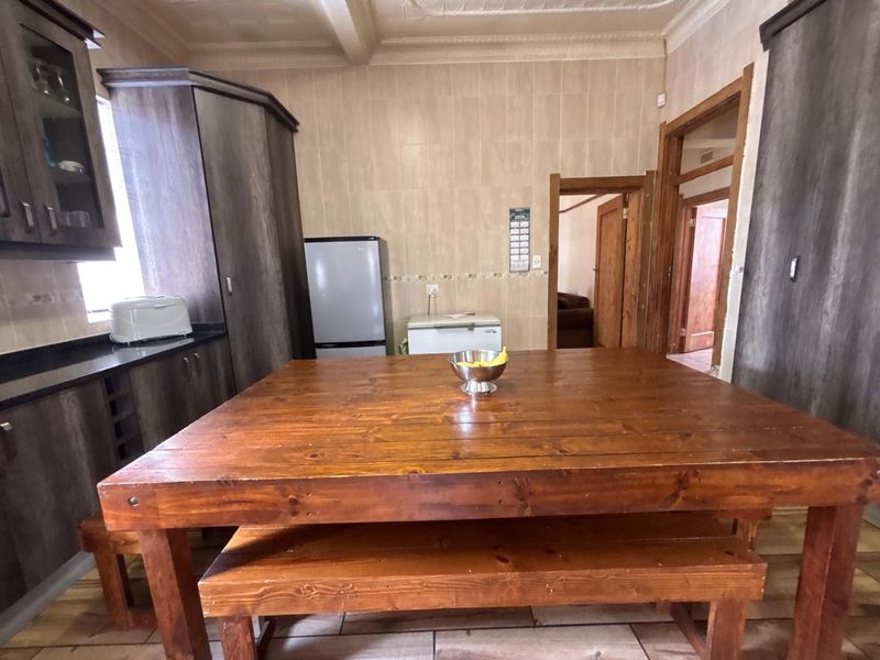 For Sale 3 Bedroom House with a 1 Bedroom cottage on a Double Stand - Photo 9