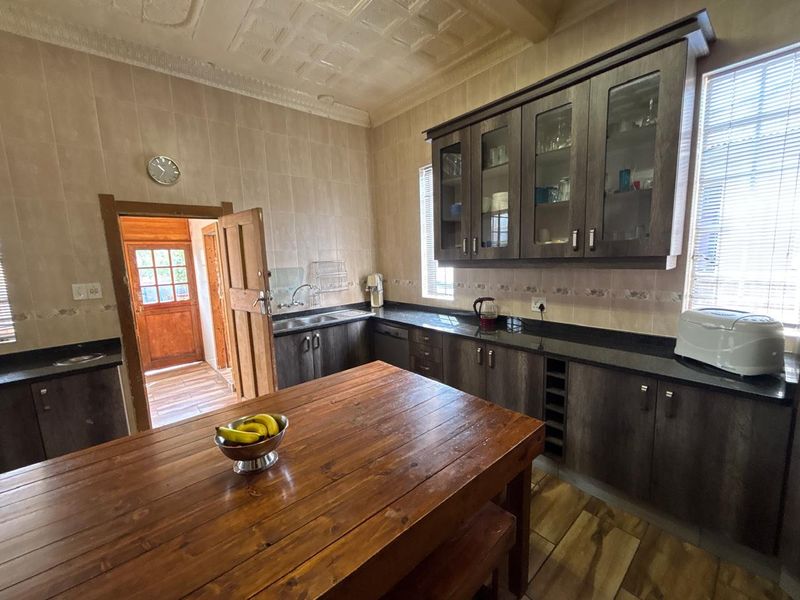 For Sale 3 Bedroom House with a 1 Bedroom cottage on a Double Stand - Photo 6