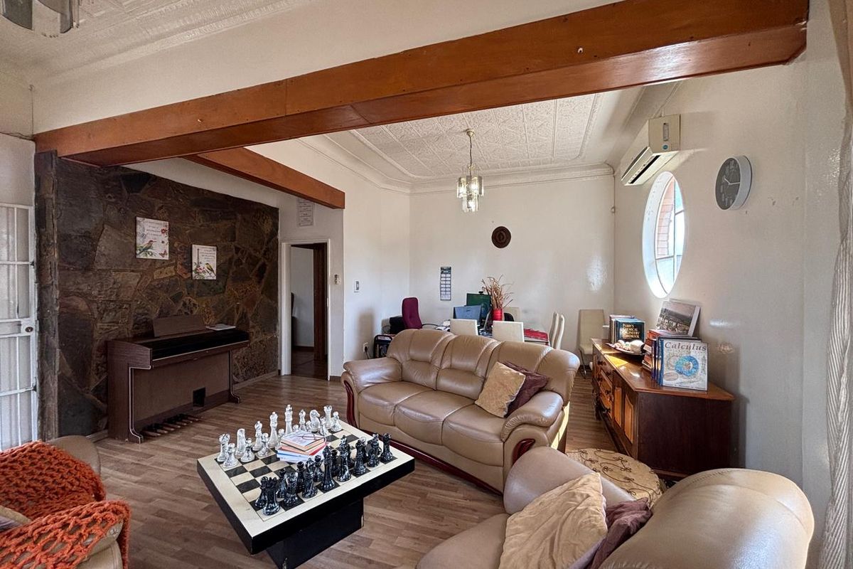 For Sale 3 Bedroom House with a 1 Bedroom cottage on a Double Stand - Photo 4